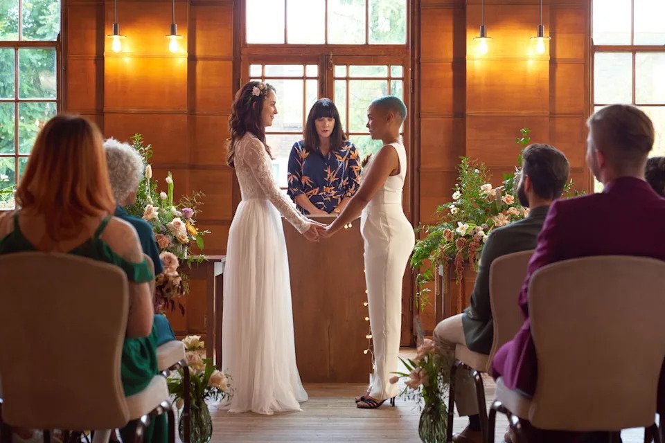 10 Embarrassing Etiquette Mistakes You Should Never Make at a Weddding