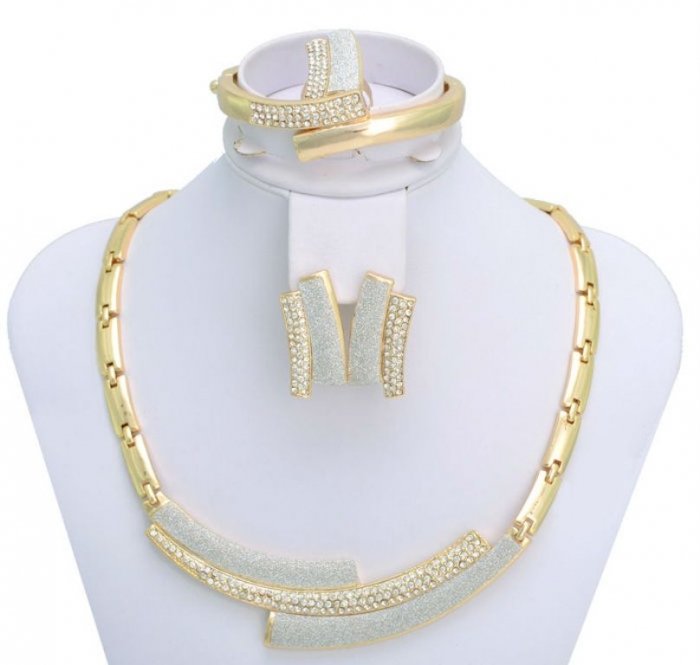 How to Buy Jewelry for Your Wife | Pouted.com