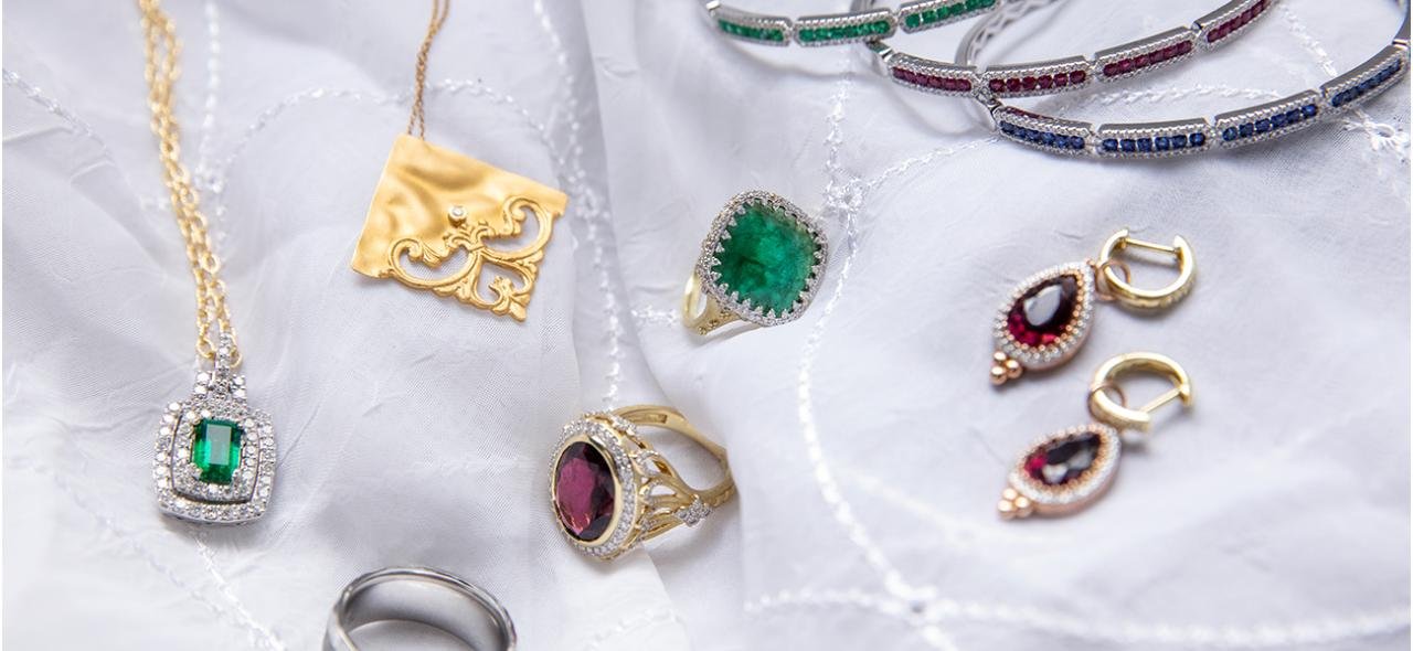 Jewelry stores in Chicago for engagement rings and earrings Jewelry stores in Chicago for engagement rings and earrings