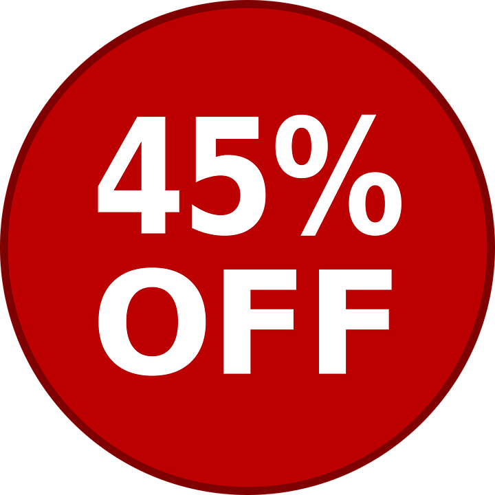 Shopping cart and toy car on dark background - Creative Commons Bilder Shopping cart and toy car on dark background - Creative Commons Bilder