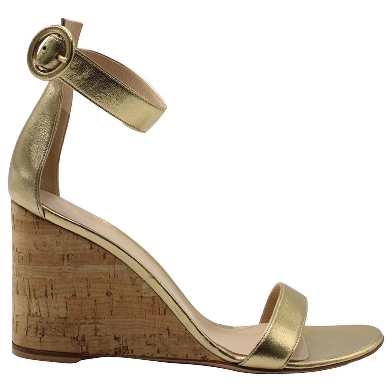 Gianvito Rossi Wedge Sandals in Gold Leather Golden ref.1281621 - Joli ...