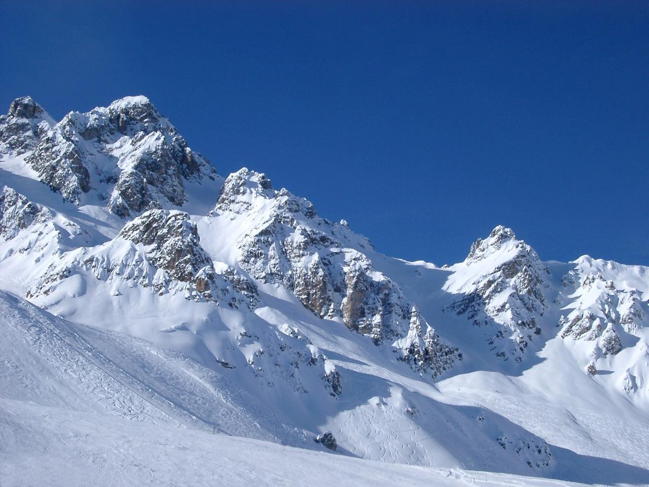 Free Stock photo of Snow covered mountain peaks | Photoeverywhere Free Stock photo of Snow covered mountain peaks | Photoeverywhere